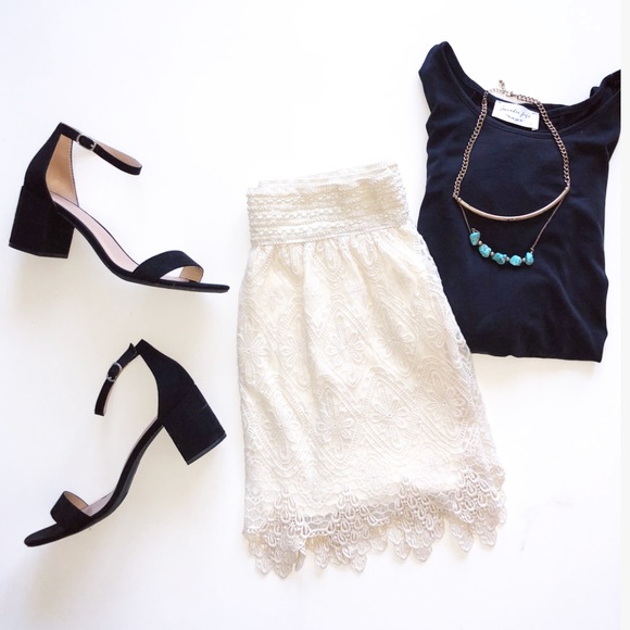 Dresses & Skirts - NWOT Cream Skirt with Elastic Waistband